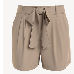 TOMMY HILFIGER SOLID BELTED SHORt